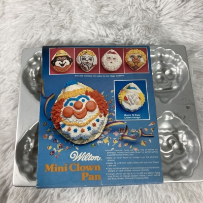 Mini clowns shaped cake pan