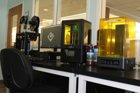 Computer station with 3D printers