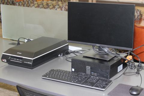 Desktop computer and scanner